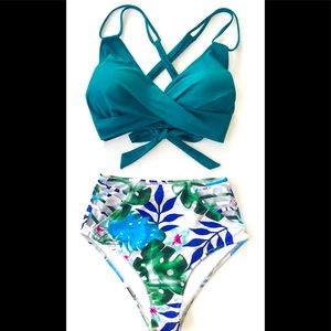 NWT Tropical Palms Twist-Front High Waisted Bikini